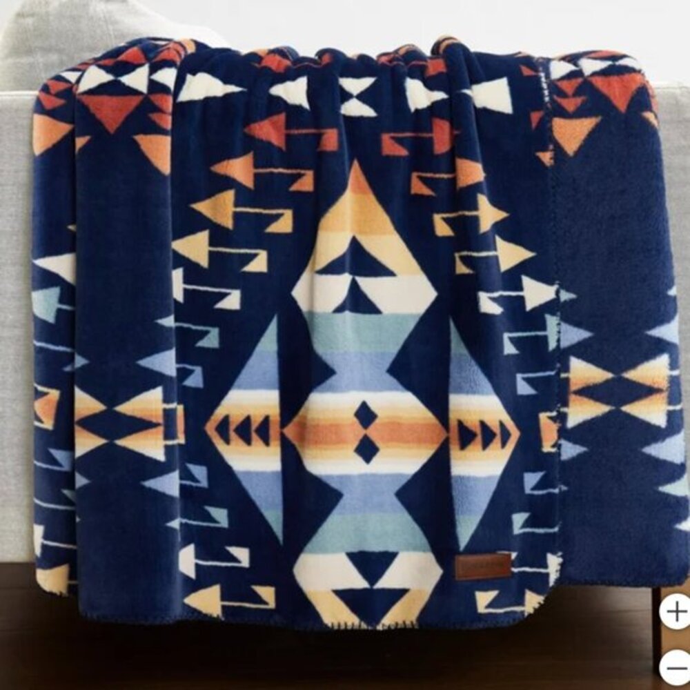 Pendleton Plush Throw Blanket in Navy Blue Big Thunder 50x70" NWT